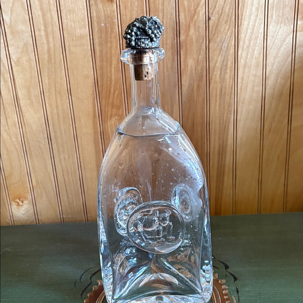 Elegant crystal Decanter with grapes pewter stopper with bone China Gin label